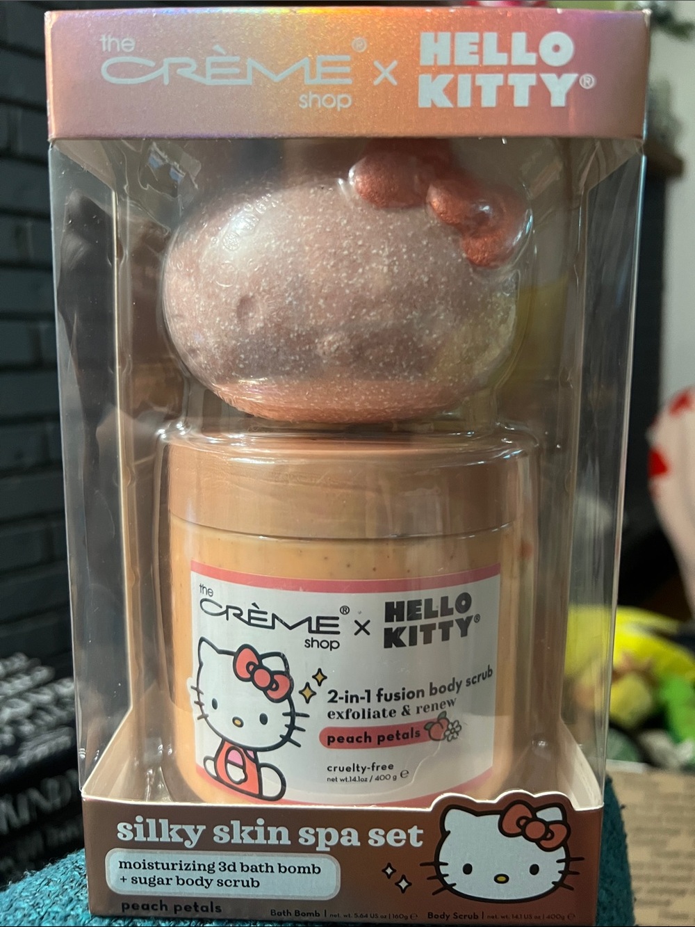 the CRÈME shop x HELLO KITTY Peach Petals Silky Skin Spa Set - Pink